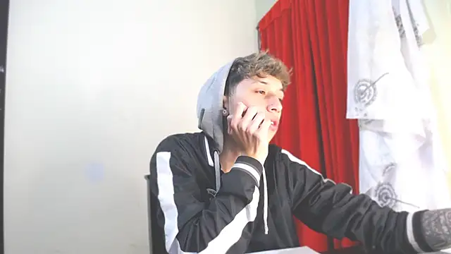  Thomas hot  online show from January 21, 2025, 2:33 am