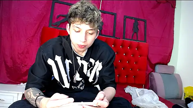  Thomas hot  online show from February 26, 2025, 4:25 am