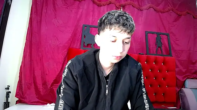  Thomas hot  online show from March 12, 2025, 2:41 am