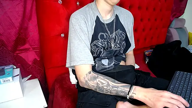  Thomas hot  online show from March 19, 2025, 6:57 am