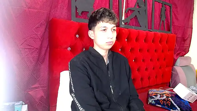  Thomas hot  online show from March 20, 2025, 12:40 am