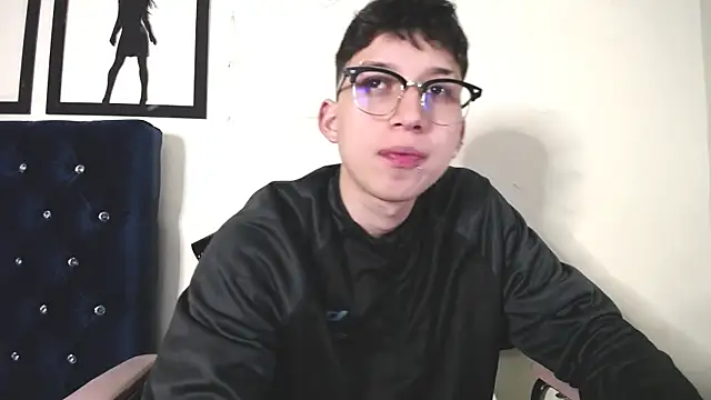  Thomas hot  online show from September 19, 2025, 3:08 am