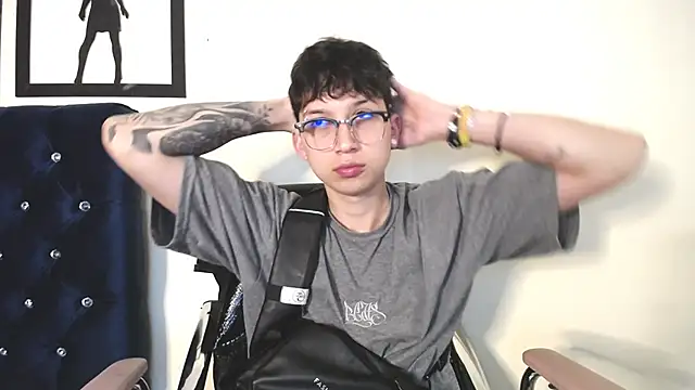  Thomas hot  online show from October 29, 2025, 1:19 am