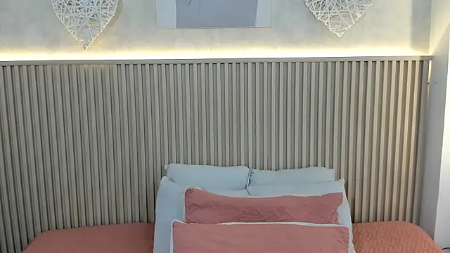 charlottebrowns  online show from March 5, 2026, 12:23 pm