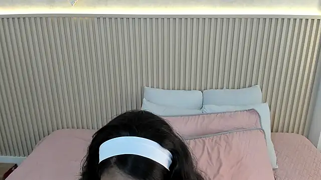 charlottebrowns  online show from March 28, 2026, 12:05 pm