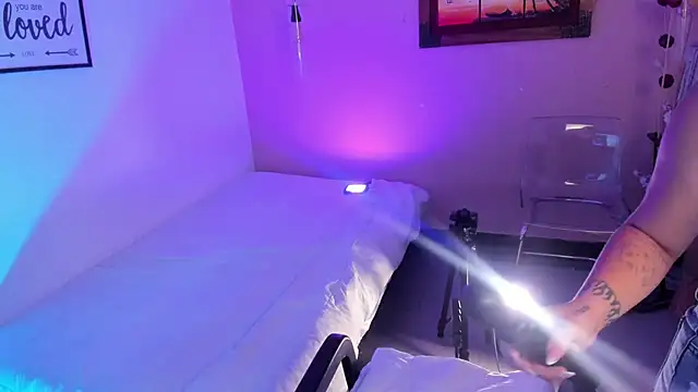 ArianaBaker online show from October 2, 2025, 4:25 pm