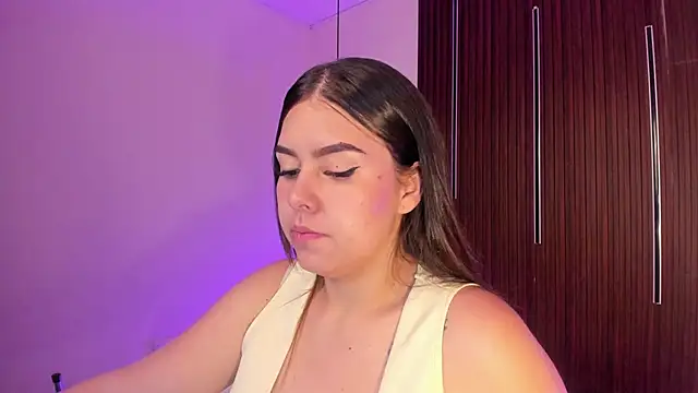 ArianaBaker online show from May 18, 2026, 1:28 pm