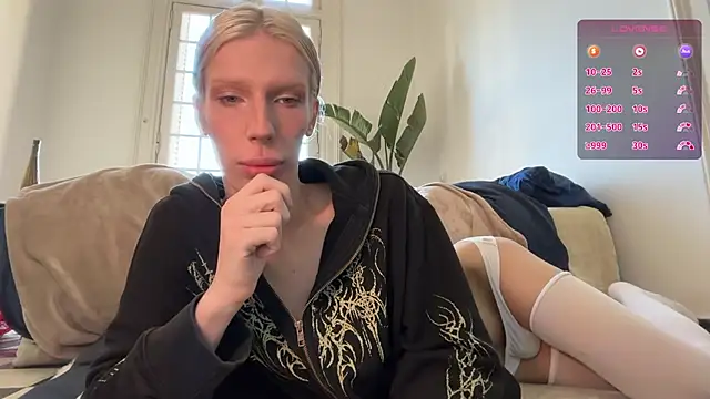 Snapshot of AliceSnowCatt chatting on June 23, 2026, 1:20 pm AliceSnowCatt online show from June 23, 2026, 1:20 pm