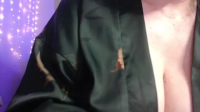 Snapshot of missdaniels chatting on January 8, 2025, 1:32 am missdaniels online show from January 8, 2025, 1:32 am