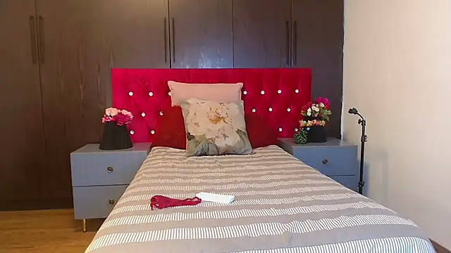 VeryGoodBadGirl1 online show from August 3, 2026, 9:18 pm