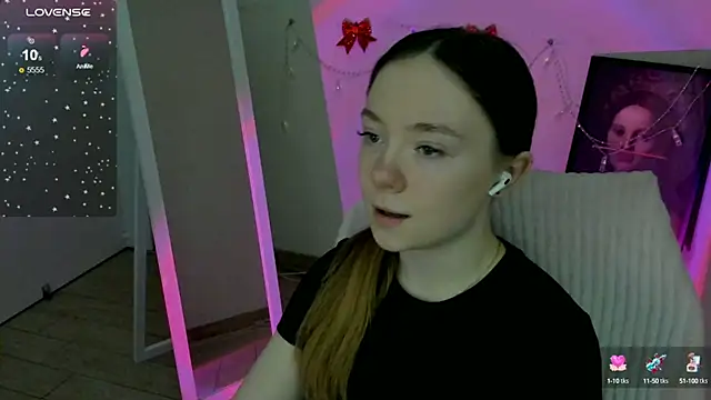 Snapshot of Florence_meow chatting on February 6, 2025, 1:32 pm Florence meow online show from February 6, 2025, 1:32 pm