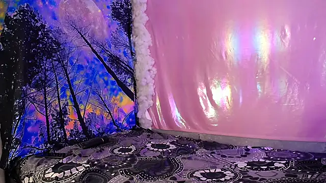 lilit kyteler online show from December 4, 2025, 7:11 pm