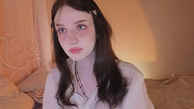 ELLIEJAY online show from October 19, 2025, 5:30 am