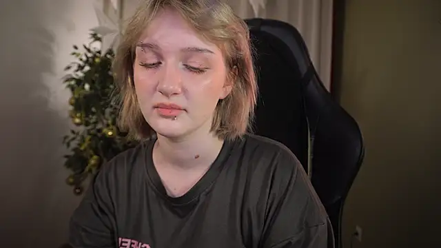 ELLIEJAY online show from January 14, 2026, 5:24 am