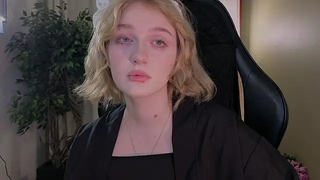 ELLIEJAY online show from February 25, 2026, 5:17 am