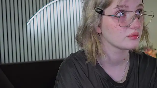 ELLIEJAY online show from March 25, 2026, 5:13 am