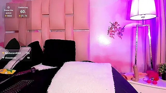Snapshot of Alexandracamx chatting on December 15, 2024, 1:13 am Alexandracamx online show from December 15, 2024, 1:13 am
