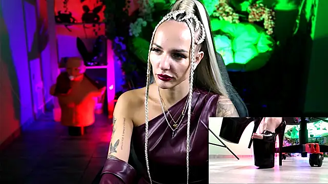 MonicaMaxwel online show from October 15, 2025, 10:48 am