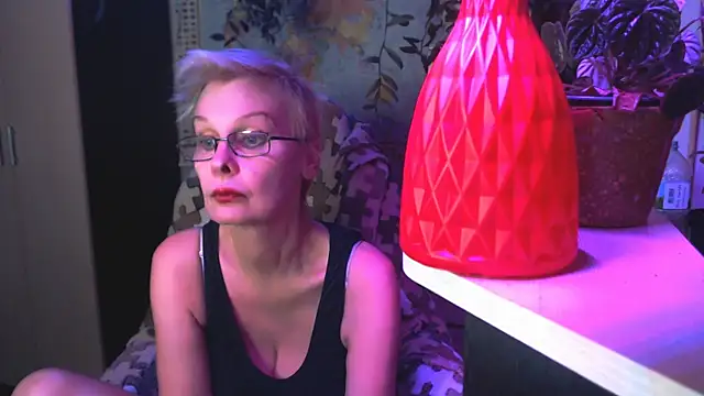 HelgaHimmell online show from April 2, 2026, 9:01 pm