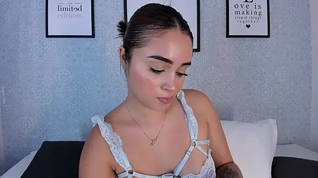 sophia 98 online show from February 17, 2025, 8:04 pm