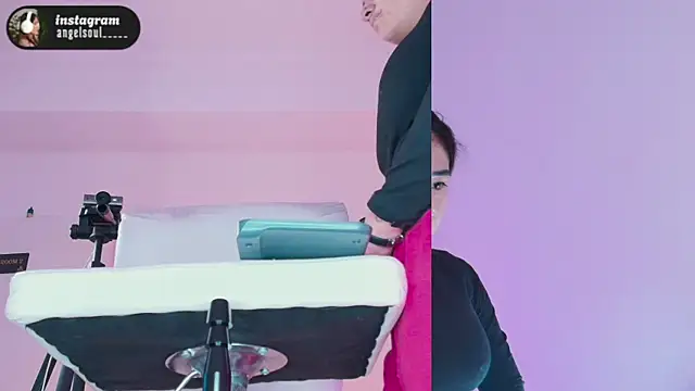 Angelst   online show from November 16, 2025, 8:20 am