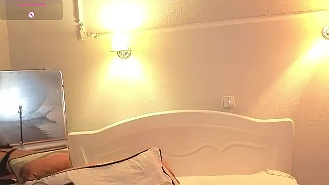 Snapshot of MonicaMelano chatting on January 19, 2026, 3:05 pm MonicaMelano online show from January 19, 2026, 3:05 pm