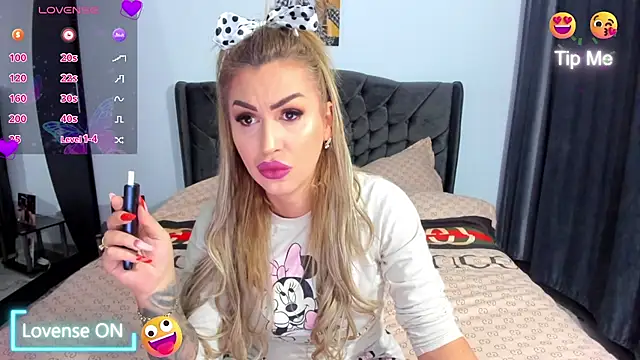 GlossyDiamondX online show from January 14, 2026, 3:45 am