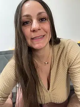 Snapshot of Loella-Rose chatting on February 21, 2026, 12:22 am Loella-Rose online show from February 21, 2026, 12:22 am