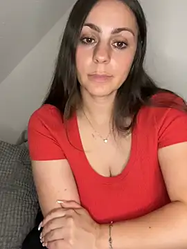 Snapshot of Loella-Rose chatting on July 5, 2026, 11:01 pm Loella-Rose online show from July 5, 2026, 11:01 pm