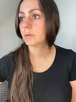 Snapshot of Loella-Rose chatting on July 26, 2026, 10:33 am Loella-Rose online show from July 26, 2026, 10:33 am