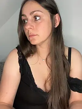 Snapshot of Loella-Rose chatting on July 26, 2026, 10:38 pm Loella-Rose online show from July 26, 2026, 10:38 pm