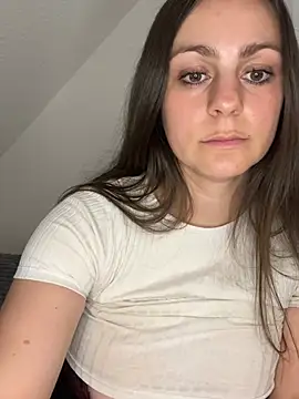Snapshot of Loella-Rose chatting on August 2, 2026, 10:08 pm Loella-Rose online show from August 2, 2026, 10:08 pm