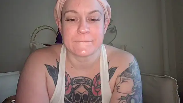 Snapshot of quinnmariexo chatting on February 3, 2026, 12:10 pm quinnmariexo online show from February 3, 2026, 12:10 pm