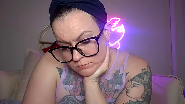 Snapshot of quinnmariexo chatting on February 8, 2026, 6:17 am quinnmariexo online show from February 8, 2026, 6:17 am