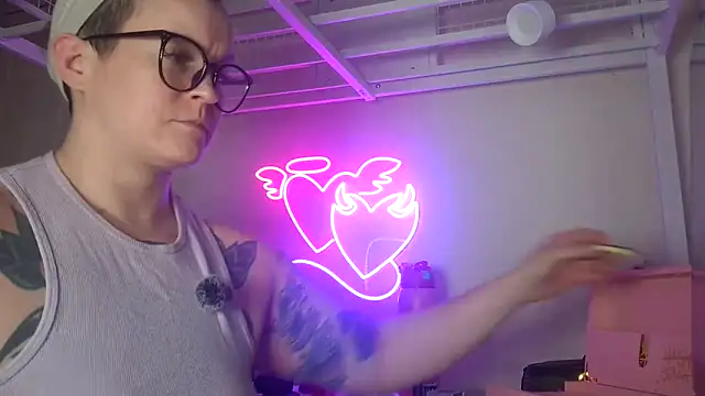 Snapshot of quinnmariexo chatting on February 17, 2026, 5:26 am quinnmariexo online show from February 17, 2026, 5:26 am