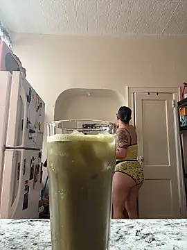 quinnmariexo online show from April 15, 2026, 4:03 pm