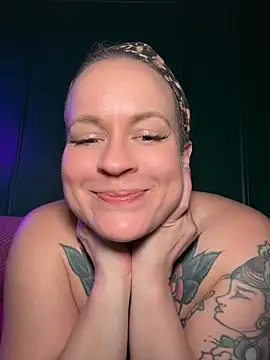 Snapshot of quinnmariexo chatting on June 1, 2026, 5:53 am quinnmariexo online show from June 1, 2026, 5:53 am