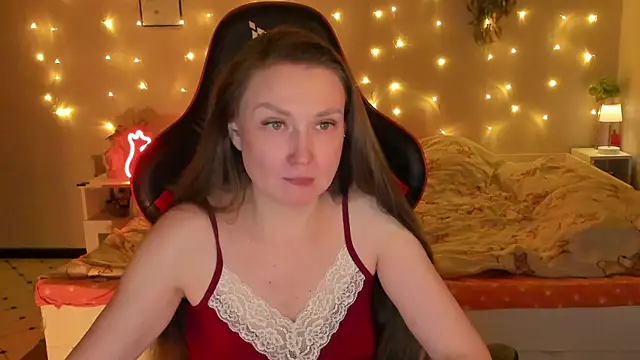 desperatehousewife   online show from May 14, 2026, 8:37 pm