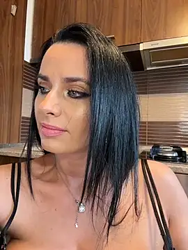 Snapshot of Hotmomcheckk_ chatting on November 6, 2025, 10:16 am Hotmomcheckk online show from November 6, 2025, 10:16 am