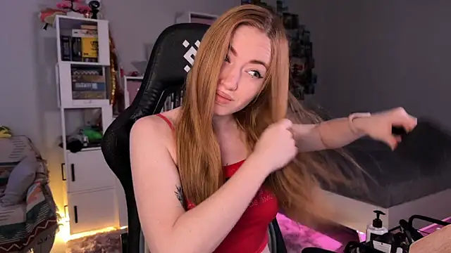 LinaWitch online show from October 24, 2025, 11:06 am