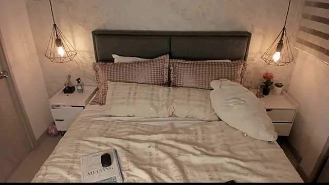 sofia burman online show from September 28, 2025, 1:22 am