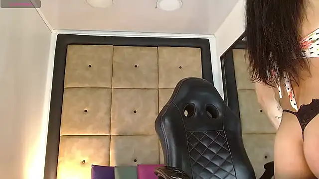 PriscilaRainbow online show from November 12, 2025, 9:21 am