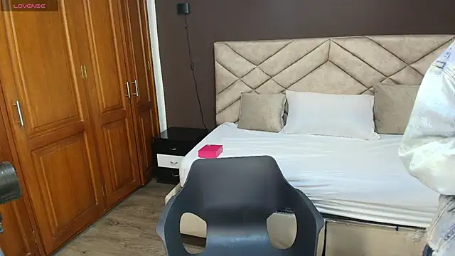 Raquel jones online show from November 3, 2025, 11:44 am