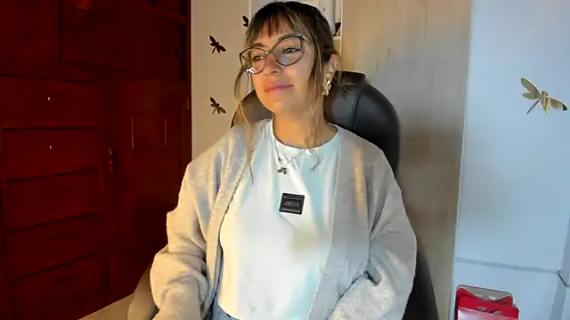 Isabellaa22 1 online show from February 19, 2026, 1:23 am