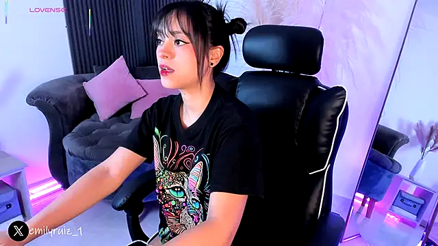 emilyruiz1 online show from December 3, 2025, 8:23 am