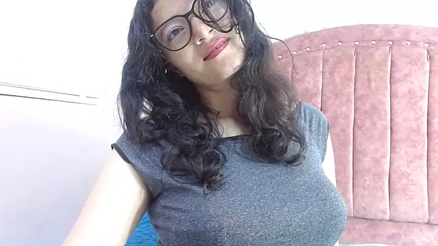 lunazulsj online show from January 18, 2025, 1:40 pm