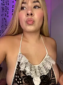 Snapshot of Grecia_21 chatting on December 18, 2024, 7:19 pm Grecia 21 online show from December 18, 2024, 7:19 pm