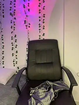 Snapshot of Grecia_21 chatting on December 19, 2024, 1:28 am Grecia 21 online show from December 19, 2024, 1:28 am