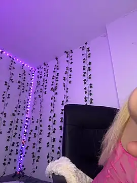 Snapshot of Grecia_21 chatting on January 14, 2025, 7:43 pm Grecia 21 online show from January 14, 2025, 7:43 pm