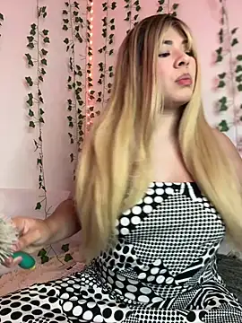 Snapshot of Grecia_21 chatting on February 14, 2025, 8:37 pm Grecia 21 online show from February 14, 2025, 8:37 pm